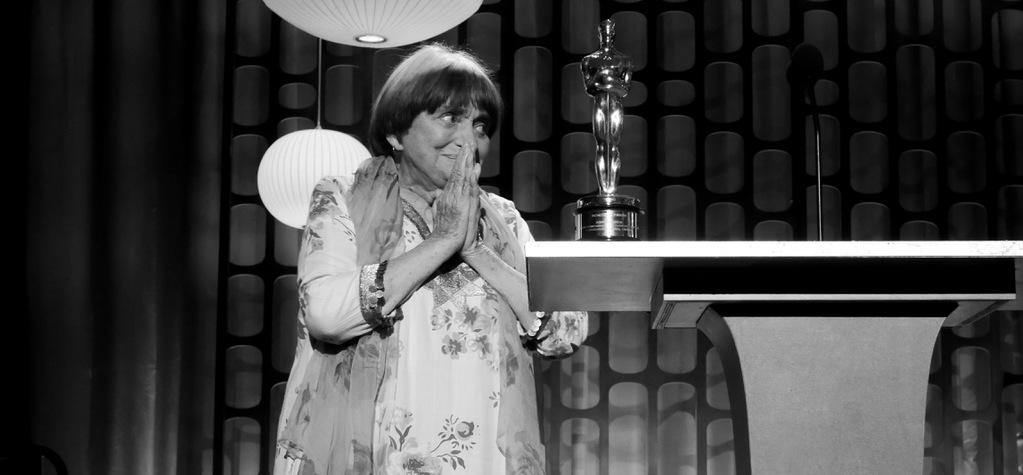 Agn&egrave;s Varda, premi&egrave;re r&eacute;alisatrice r&eacute;compens&eacute;e par un Governors Award &agrave; Hollywood